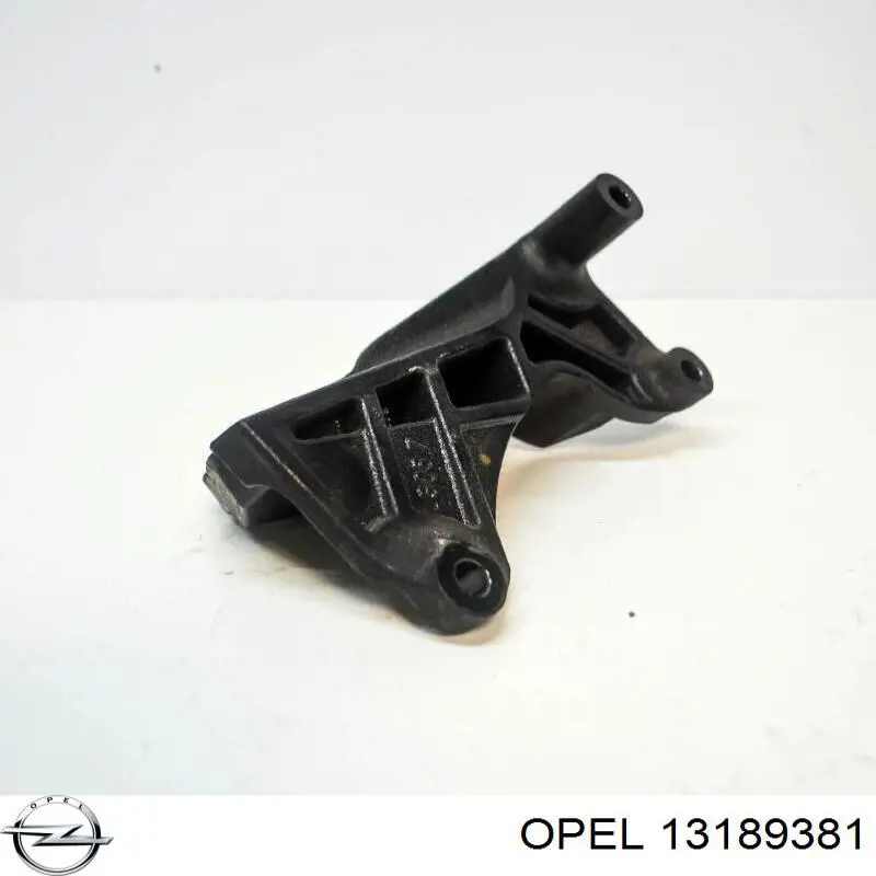 Кронштейн подушки (опори) двигуна, правої Opel 13189381 ціна, від 8.45 USD