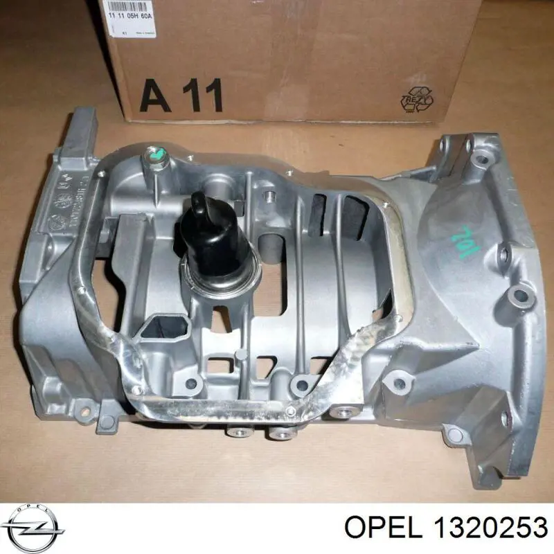 Молдинг решітки радіатора Opel Corsa E (X15) (Опель Корса)