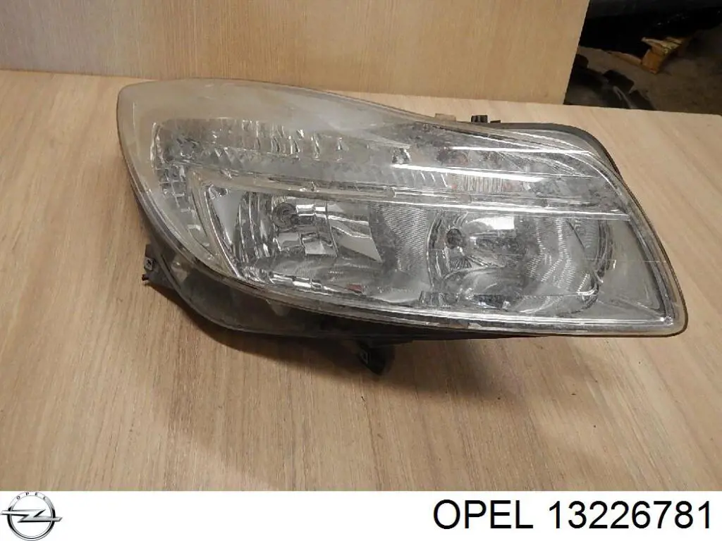 13226781 Opel Фара правая