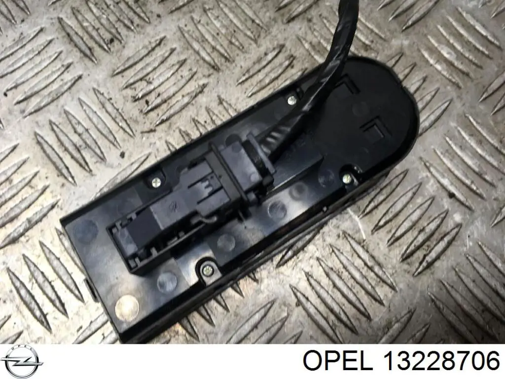 Купити 13228706 Opel Кнопковий блок керування склопідіймачами передній лівий