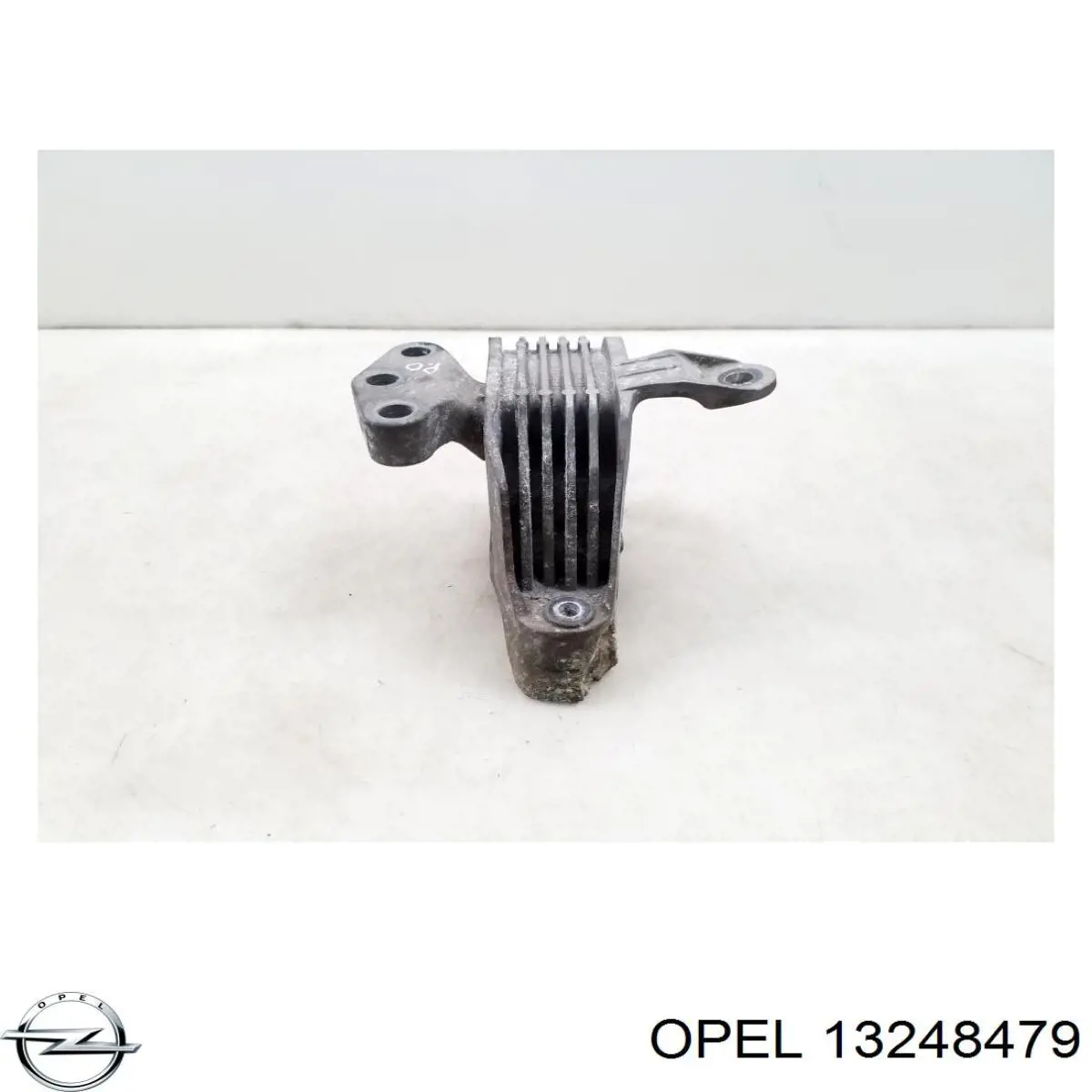 Подушка двигуна передня 13248479 Opel