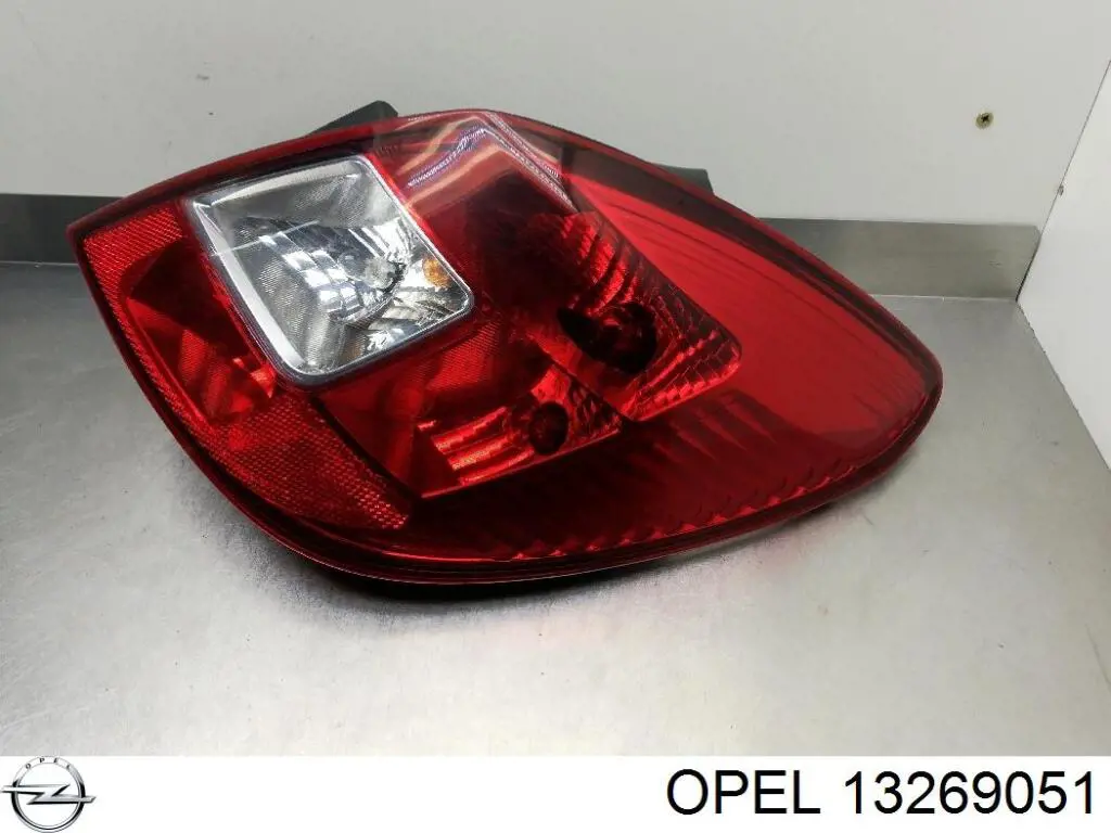 Купити 13269051 Opel Задня права фара