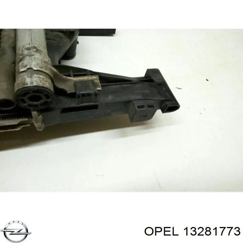 Купити 13281773 Opel Радіатор двигуна