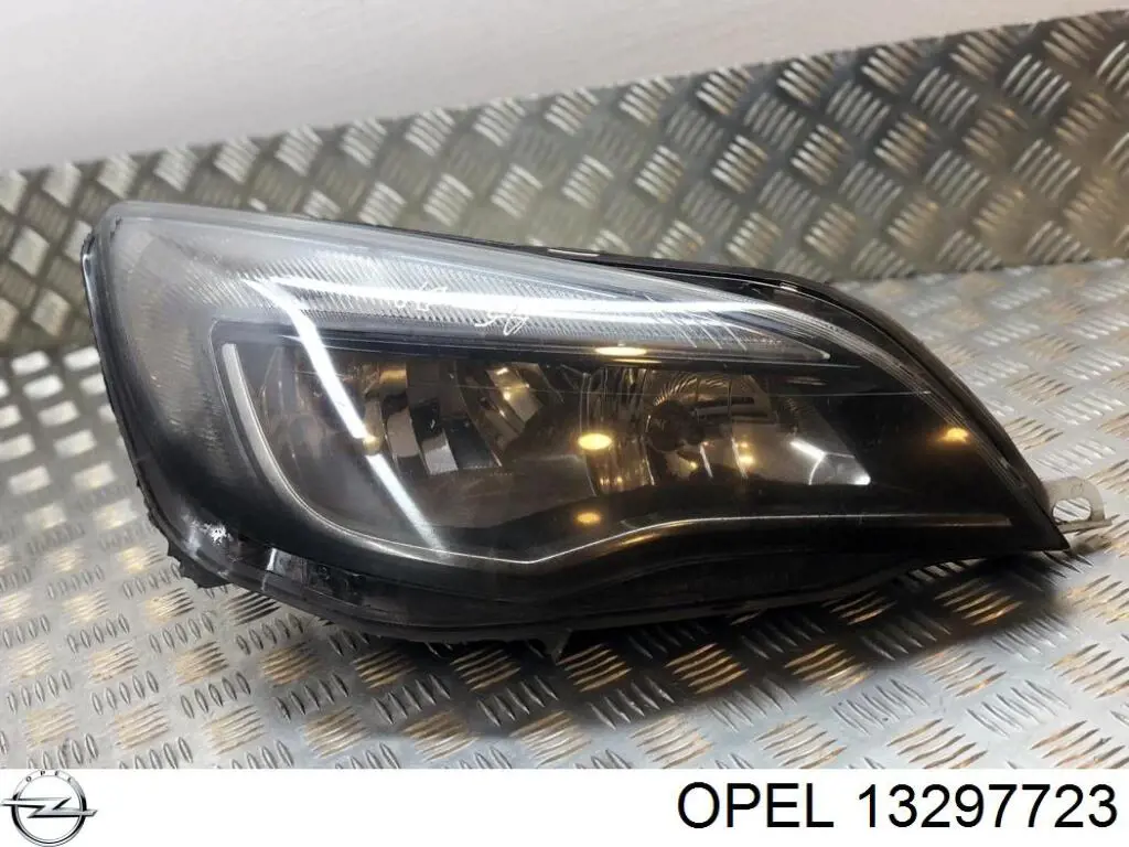 Фара правая Opel 13297723 ціна, від 139.22 USD