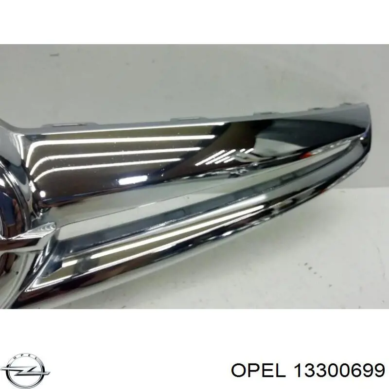 13300699 Opel Накладка решітки радіатора