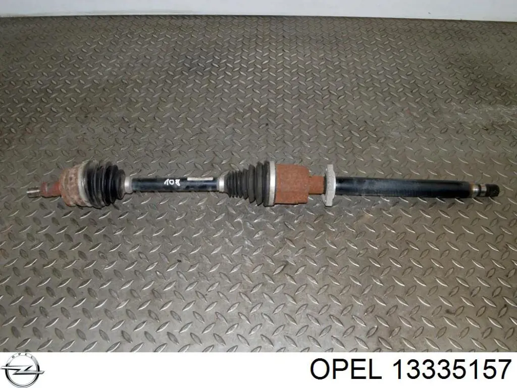 Піввісь права 13335157 General Motors