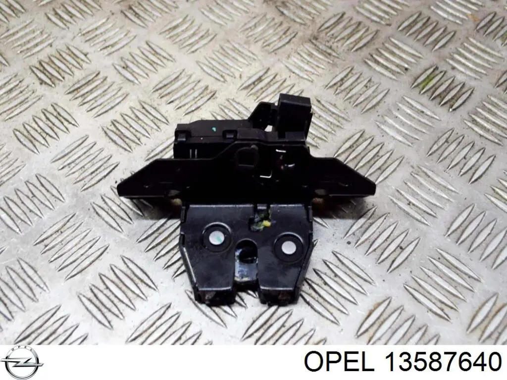 13587640 Opel замок кришки багажника/задньої 3/5-ї двері, задній