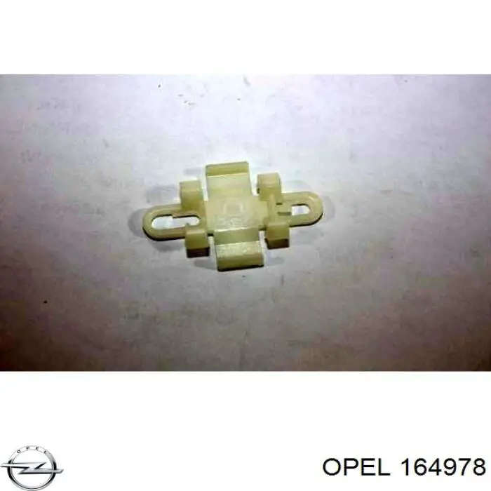 Пістон (кліп) кріплення накладок порогів на Opel Kadett (38, 48)