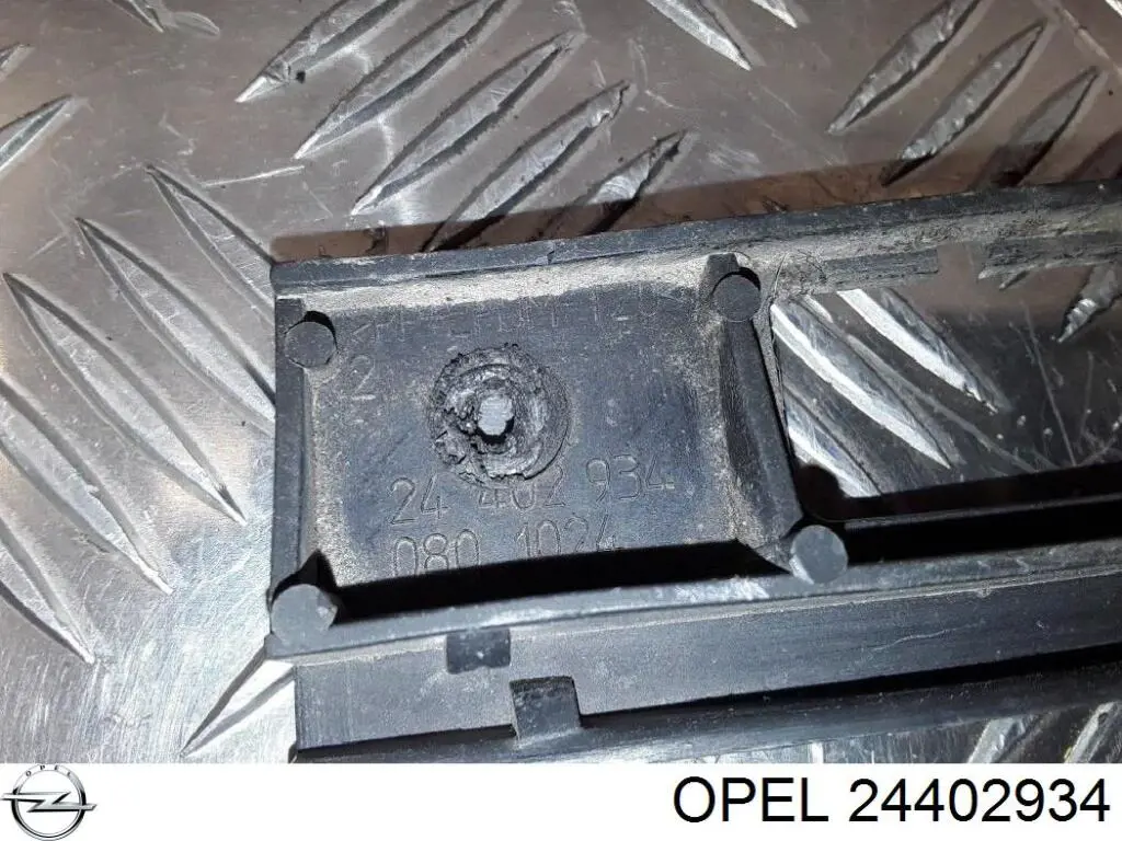 Купити 1404806 Opel Кронштейн бампера заднього, центральний