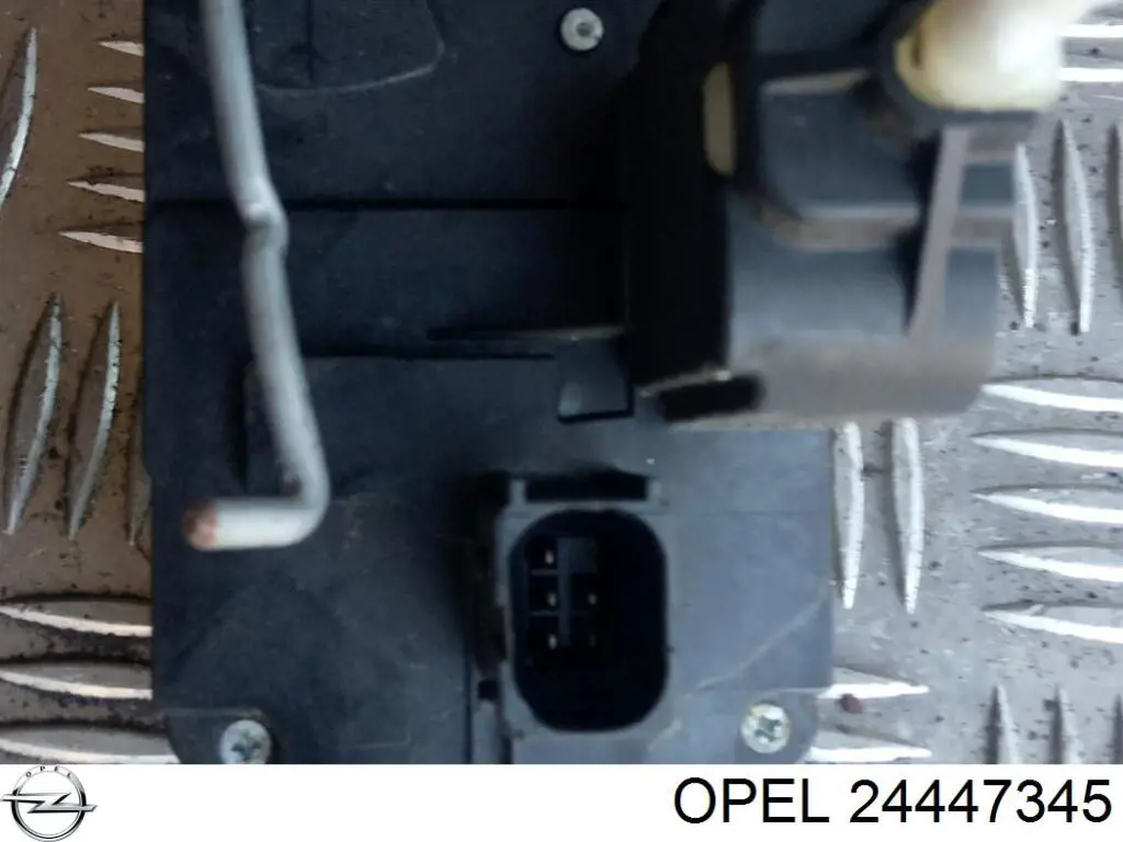 24447345 Opel замок задньої двері, лівої