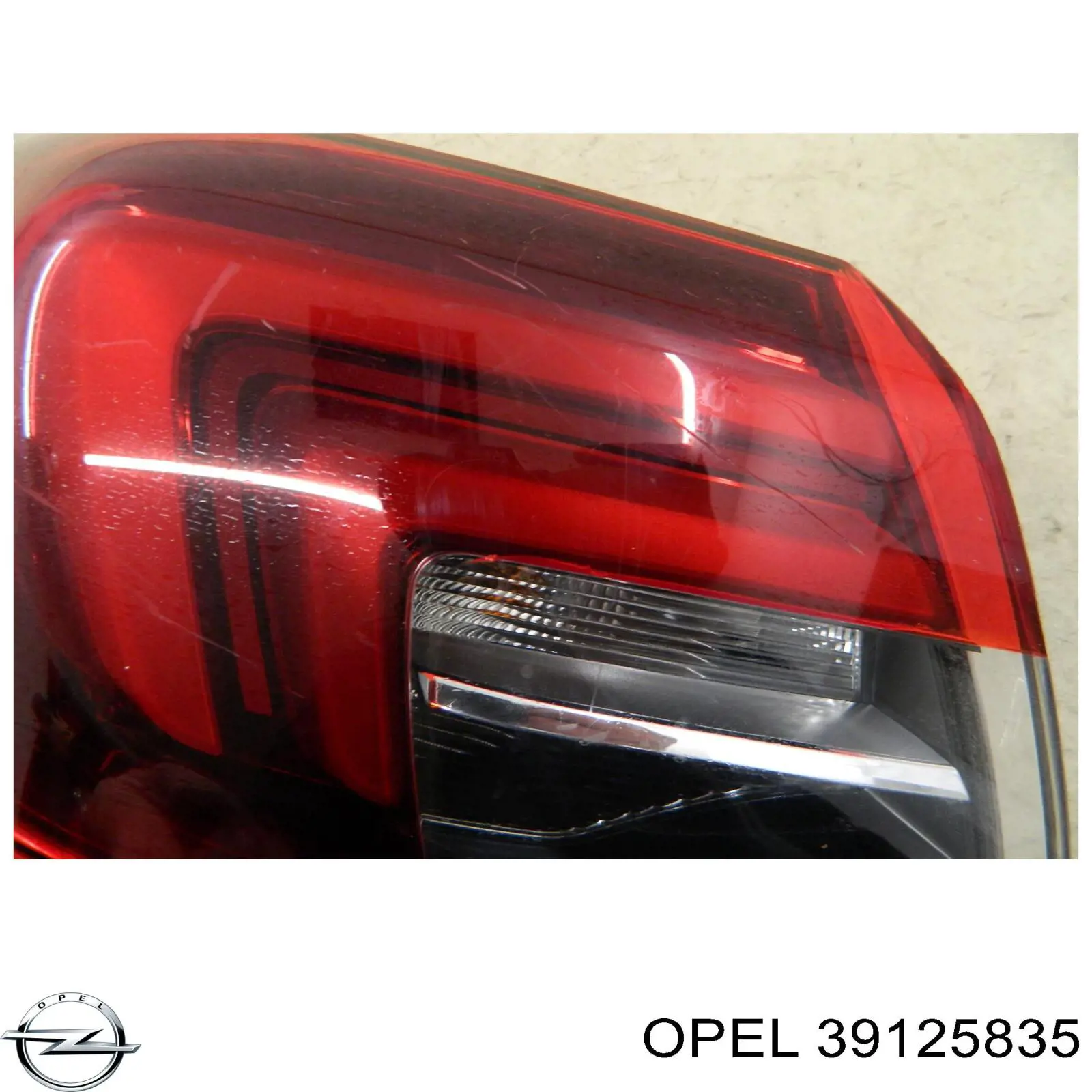 Ліхтар задній лівий, зовнішній 39125835 Opel