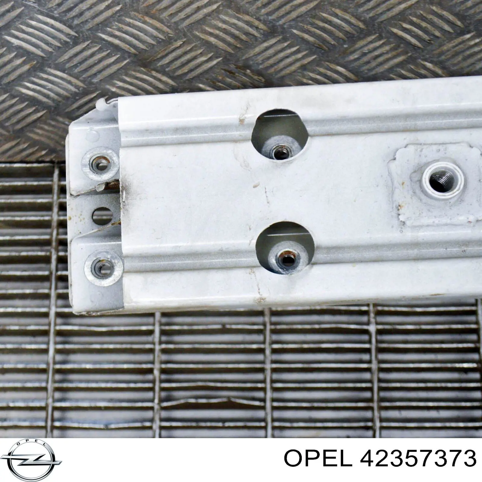 Купити 42357373 Opel Кронштейн бампера переднього, лівий