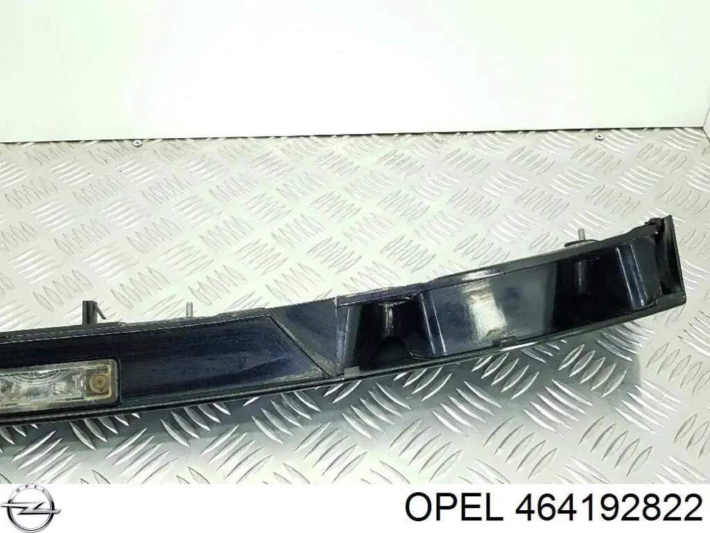 Решітка радіатора 13106811 General Motors
