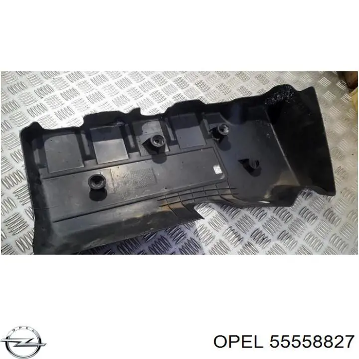 Кришка двигуна декоративна 55558827 Opel