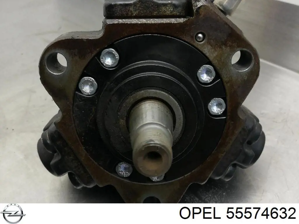 Паливний насос високого тиску 55574632 Opel