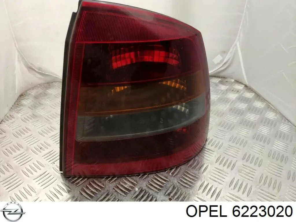 Купити 6223020 Opel Задня права фара