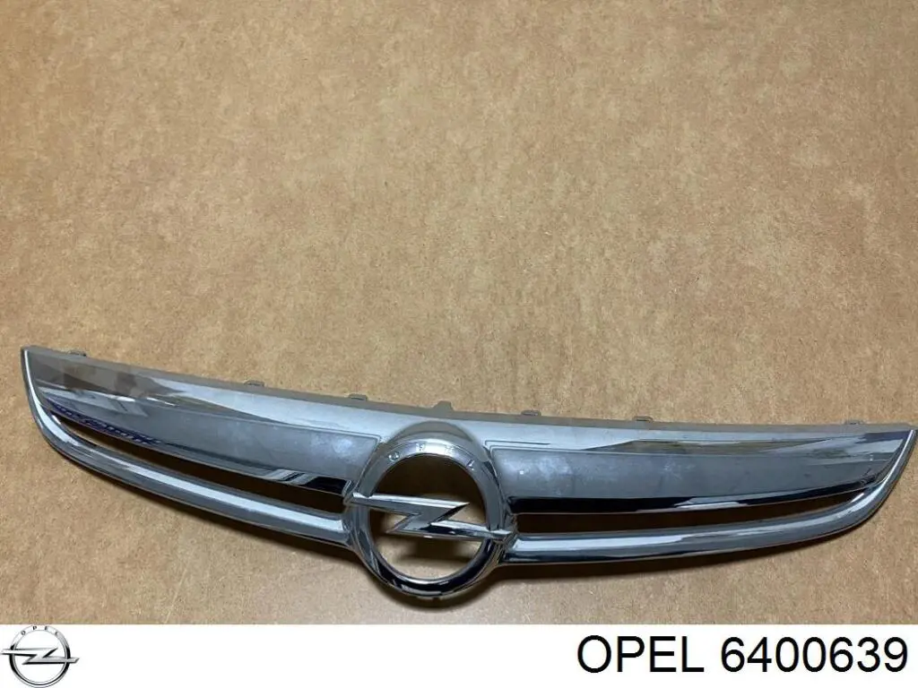 Решітка переднього бампера, центральна Opel 6400639 ціна, від 7.62 USD