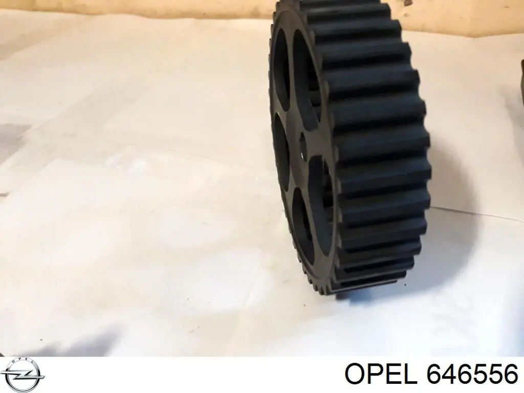 646556 Opel Шестерня приводу масляного насоса