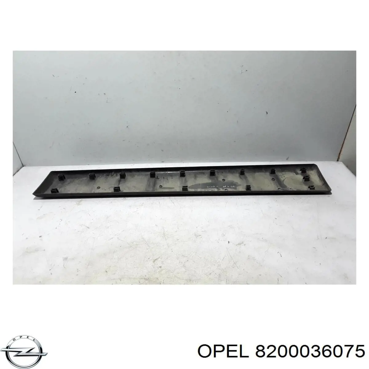 Купити 8200036089 Renault (RVI) Молдинг бічний (зсувний) двері