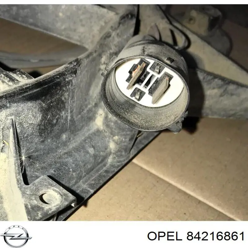 Купити 84216861 General Motors Дифузор радіатора охолодження, в зборі з двигуном і крильчаткою