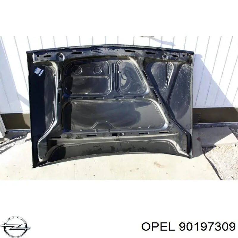 Капот на Opel Kadett D 
