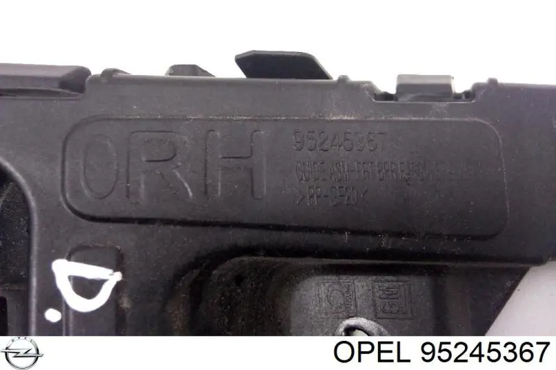 Направляюча переднього бампера, права Opel 95245367 ціна, від 12.60 USD