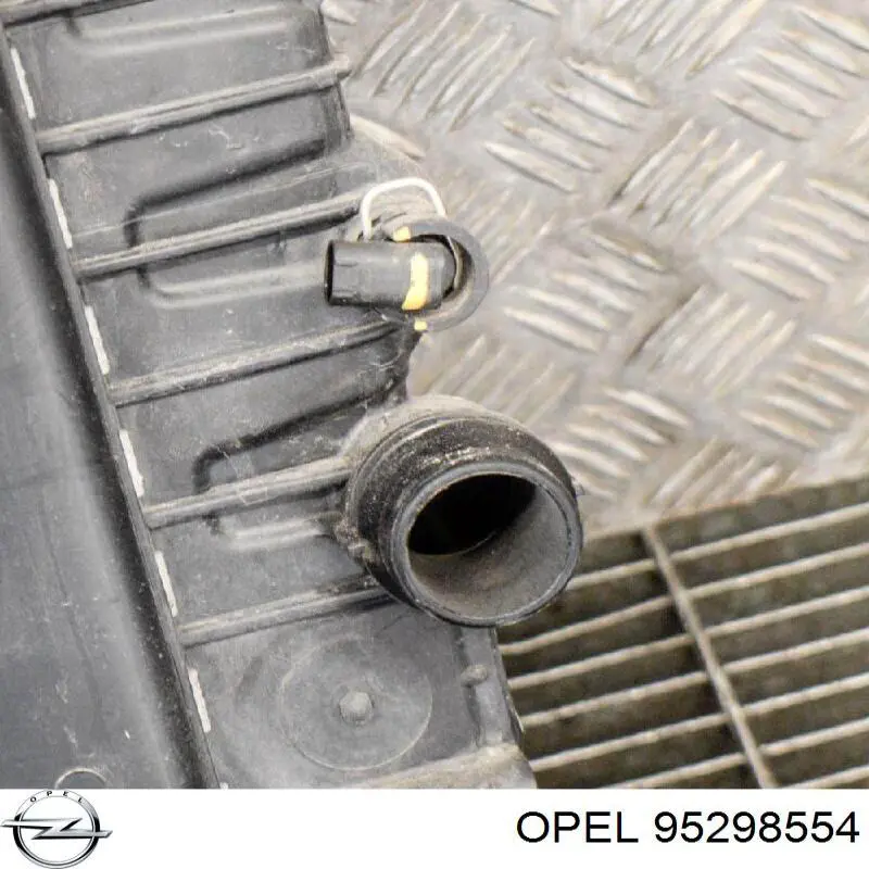 Радіатор 95298554 Opel