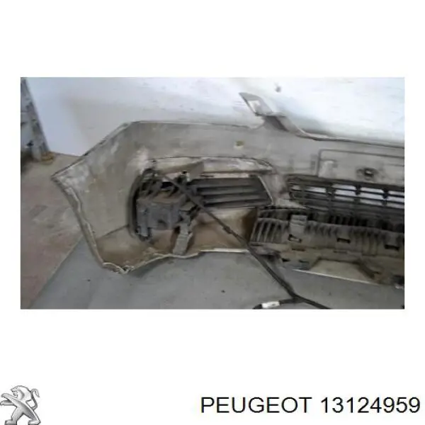 Передній бампер 1400345 General Motors
