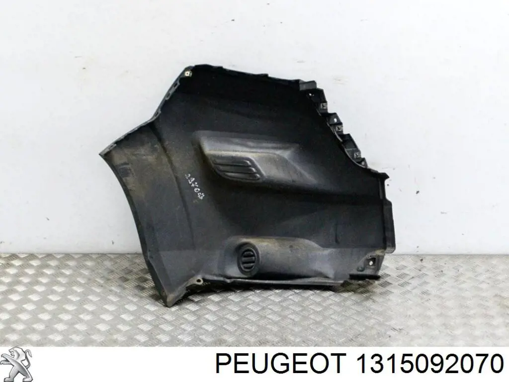 Бампер передній, ліва частина 1315092070 Peugeot/Citroen