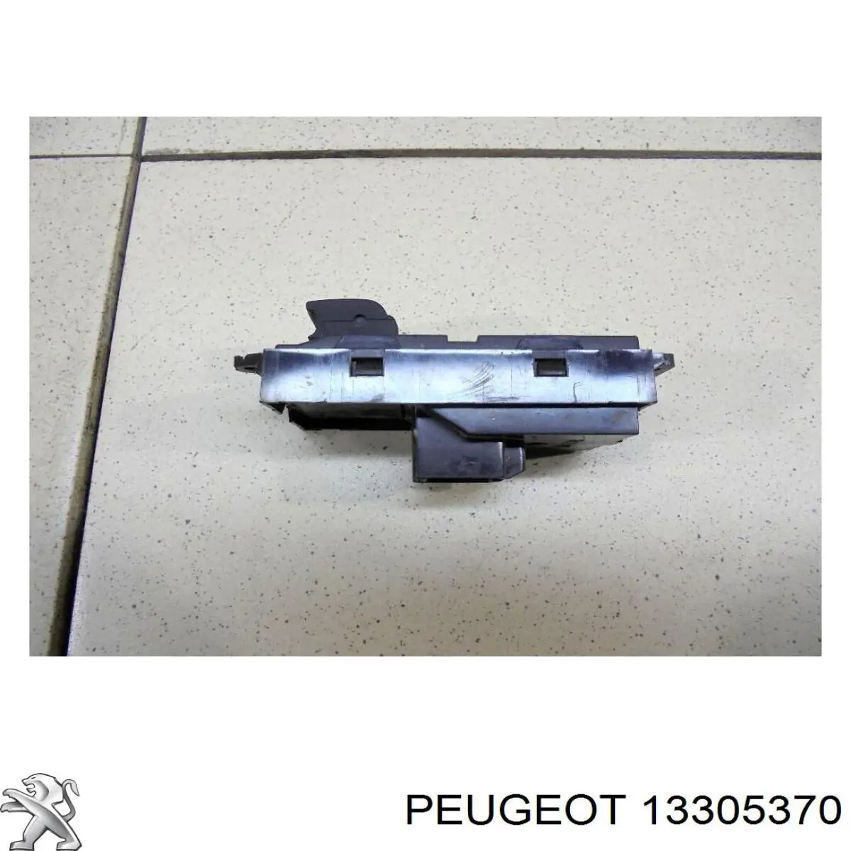 Кнопковий блок керування склопідіймачами передній правий Peugeot/Citroen 13305370 ціна, від 3.84 USD
