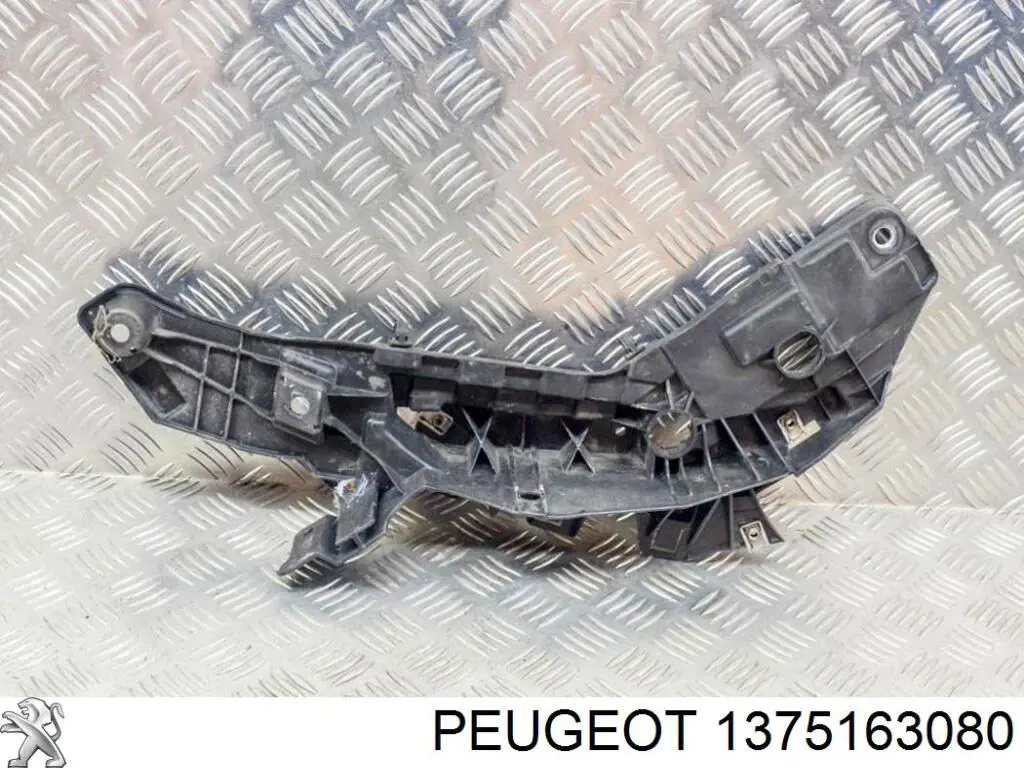 Купити FP5428931 FPS Кронштейн бампера переднього, лівий