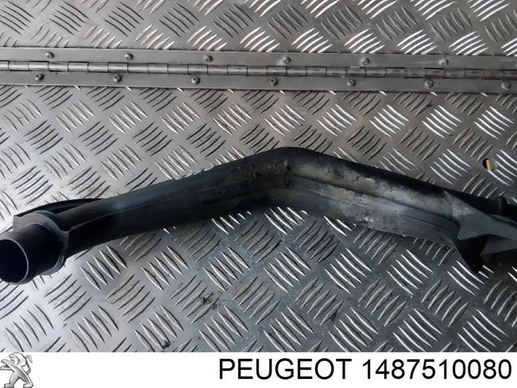 Патрубок повітряний, вихід з турбіни (наддув) 1487510080 Peugeot/Citroen