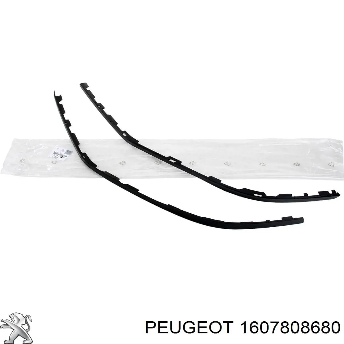 Молдинг решітка бампера переднього 1607808680 Peugeot/Citroen