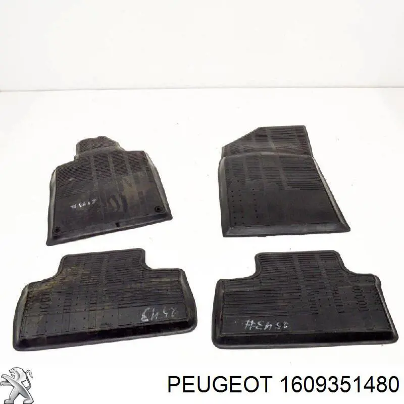 Комплект килимків Peugeot/Citroen 1609351480 ціна, від 47.87 USD