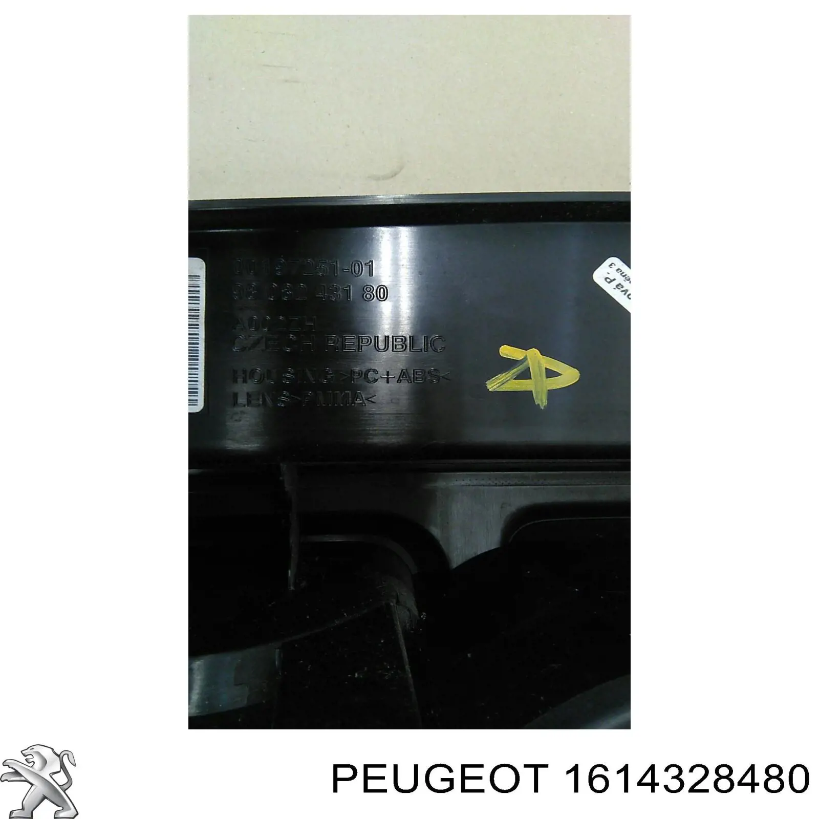 Задній бампер 1614328480 Peugeot/Citroen