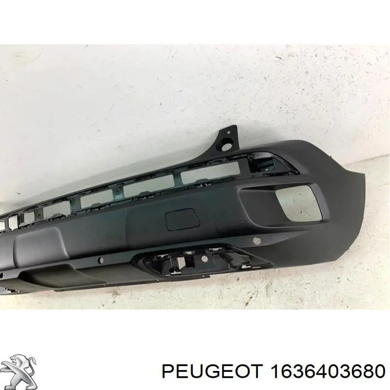 Задній бампер 1636403680 Peugeot/Citroen
