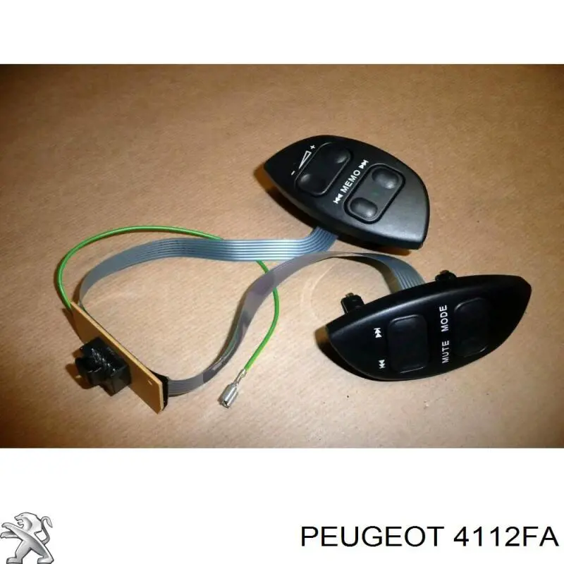 Блок кнопкових перемикачів кермового колеса 00004112FA Peugeot/Citroen