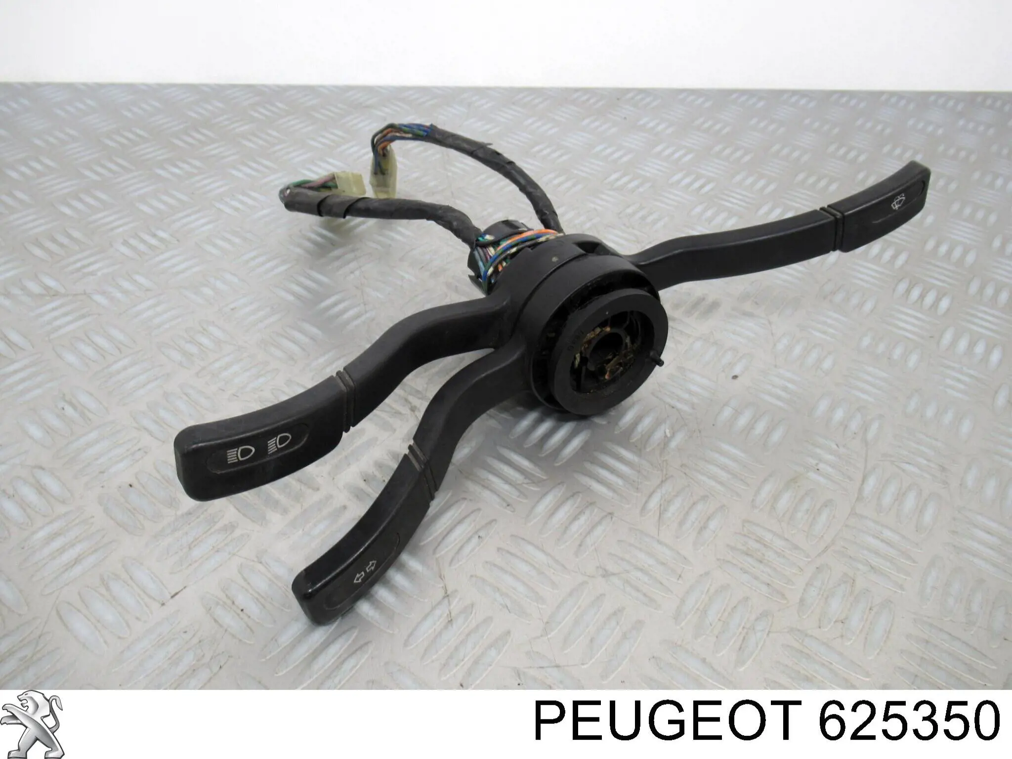 Перемикач підрульовий, в зборі Magneti Marelli 43026010