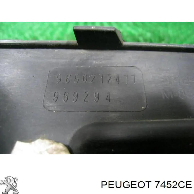 Решітка переднього бампера, ліва Peugeot/Citroen 7452CE ціна, від 51.99 USD