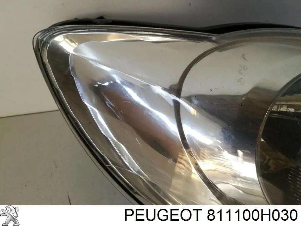 Купити 811100H030 Peugeot/Citroen Права блок фара