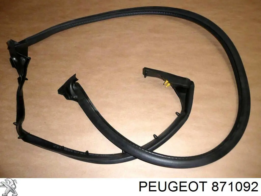1340460080 Fiat/Alfa/Lancia Ущільнювач дверей передніх, лівих (на двері)