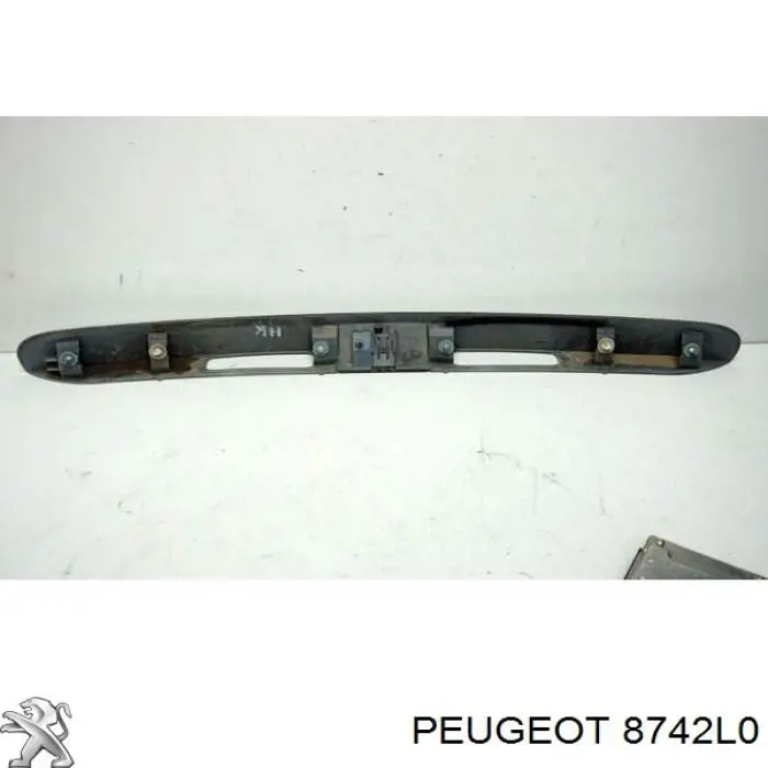 8742L0 Peugeot/Citroen Накладка задніх 3-х/5-х дверей