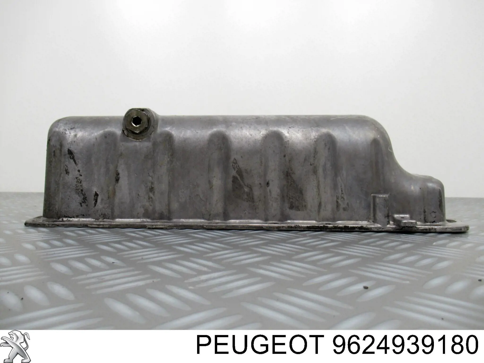 Піддон масляний картера двигуна Peugeot/Citroen 9624939180