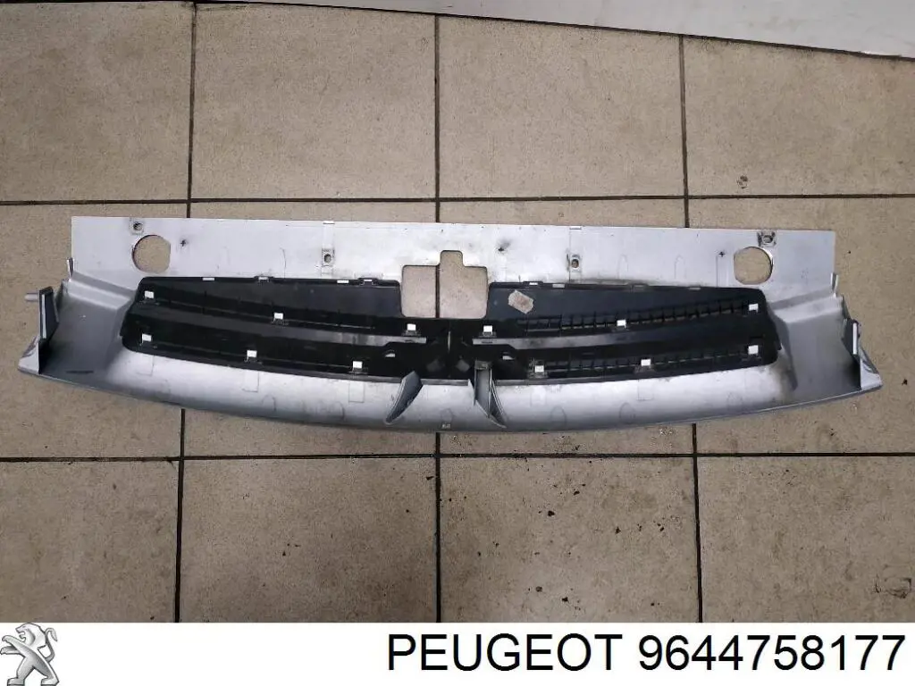 9644758177 Peugeot/Citroen решітка радіатора