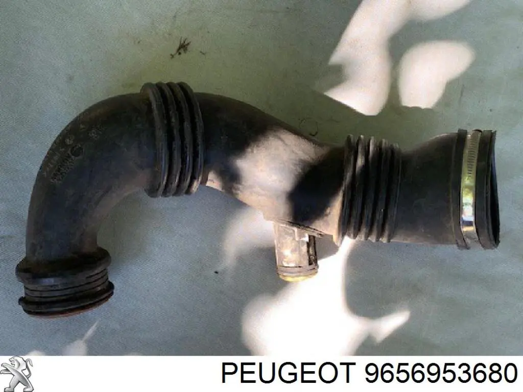 Патрубок повітряний, вихід повітряного фільтра Peugeot/Citroen 9656953680 ціна, від 12.74 USD