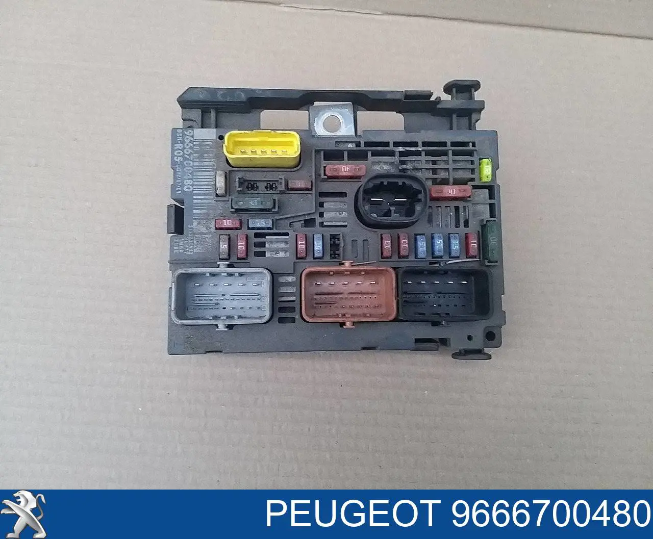 Коробка запобіжників Peugeot/Citroen 9666700480 ціна, від 126.69 USD