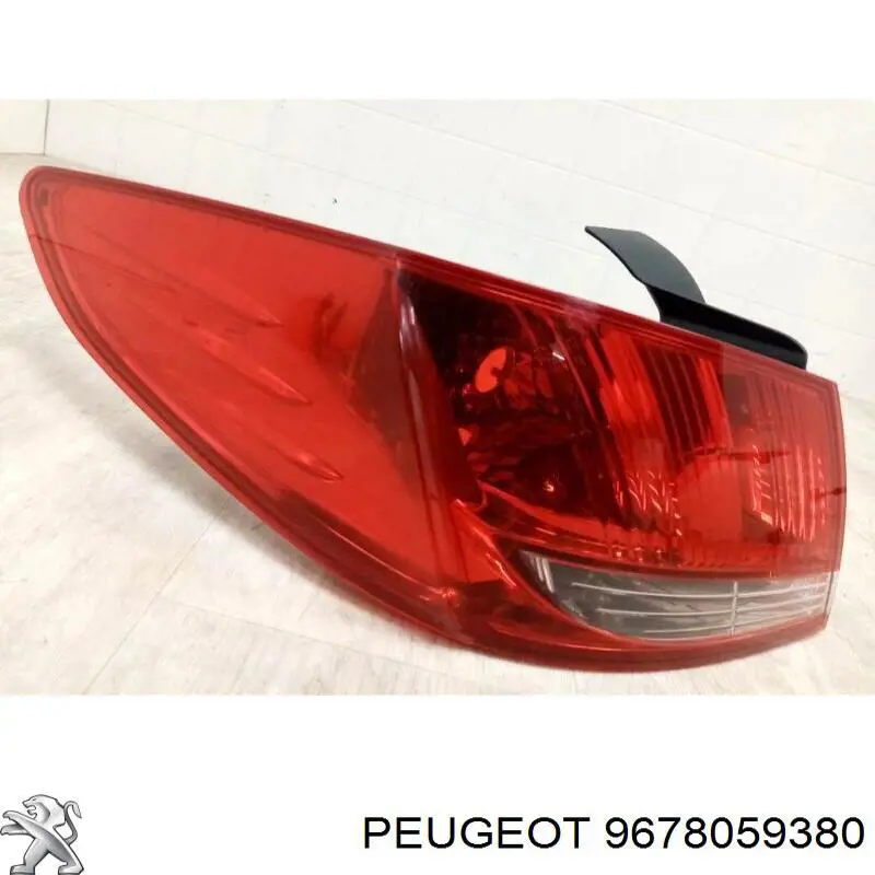 Ліхтар задній лівий, зовнішній 9678059380 Peugeot/Citroen