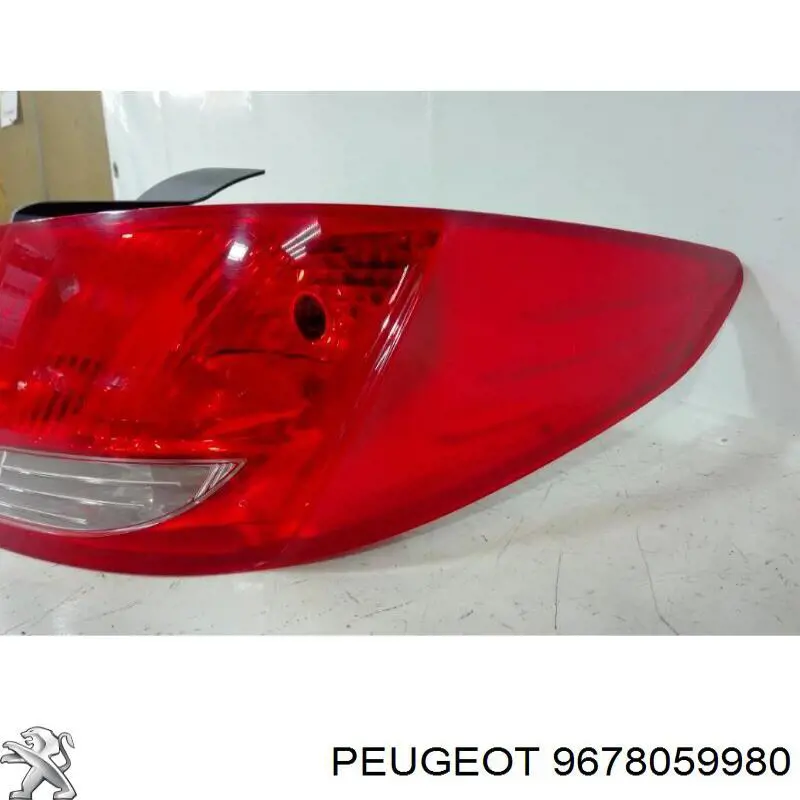 9678059980 Peugeot/Citroen Задній правий зовнішній ліхтар