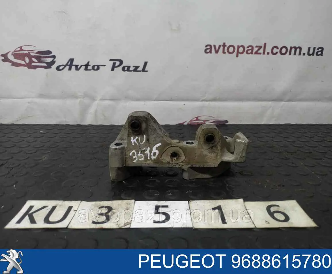 Кронштейн подушки (опори) двигуна, правої 9688615780 Peugeot/Citroen