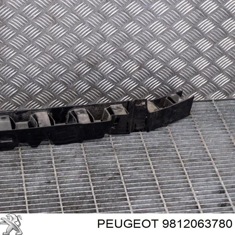 Підсилювач бампера переднього 9812063780 Peugeot/Citroen